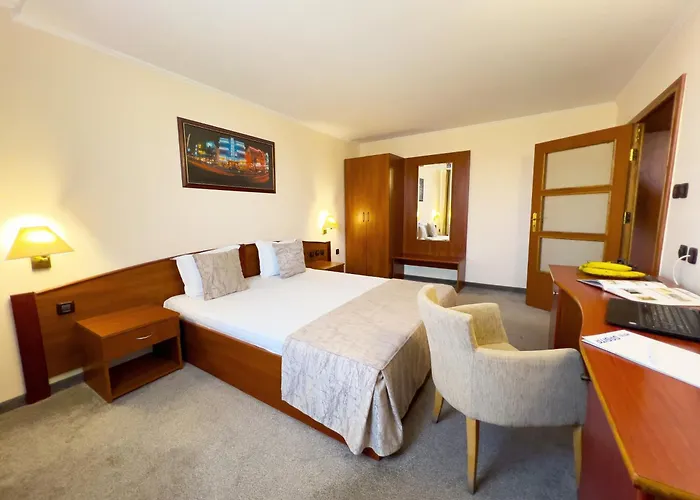 Хотел орбита 2*