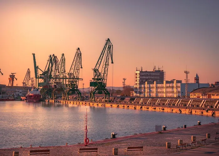 Хотел орбита 2*