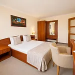 Orbita Hotel Warna